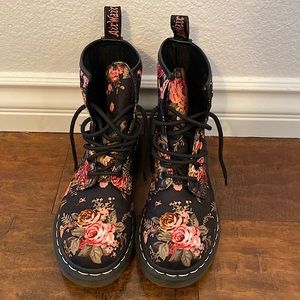 Dr Martens AirWair Floral Combat Boots - Like New - Size 6